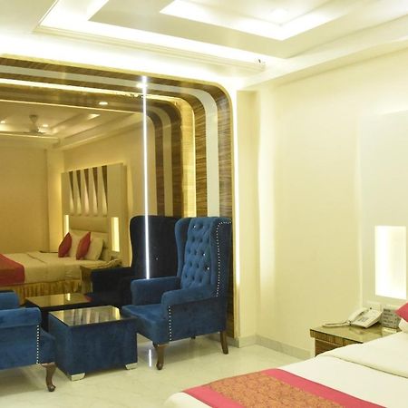 Aman Continental - 2Mins From Railway Station And 5 Mins From Metro Nova Deli Exterior foto