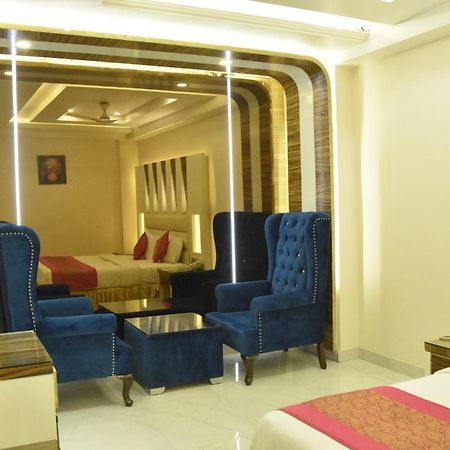 Aman Continental - 2Mins From Railway Station And 5 Mins From Metro Nova Deli Exterior foto