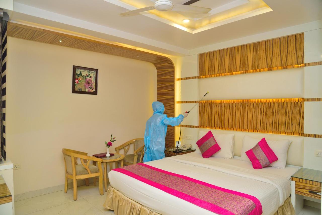 Aman Continental - 2Mins From Railway Station And 5 Mins From Metro Nova Deli Exterior foto