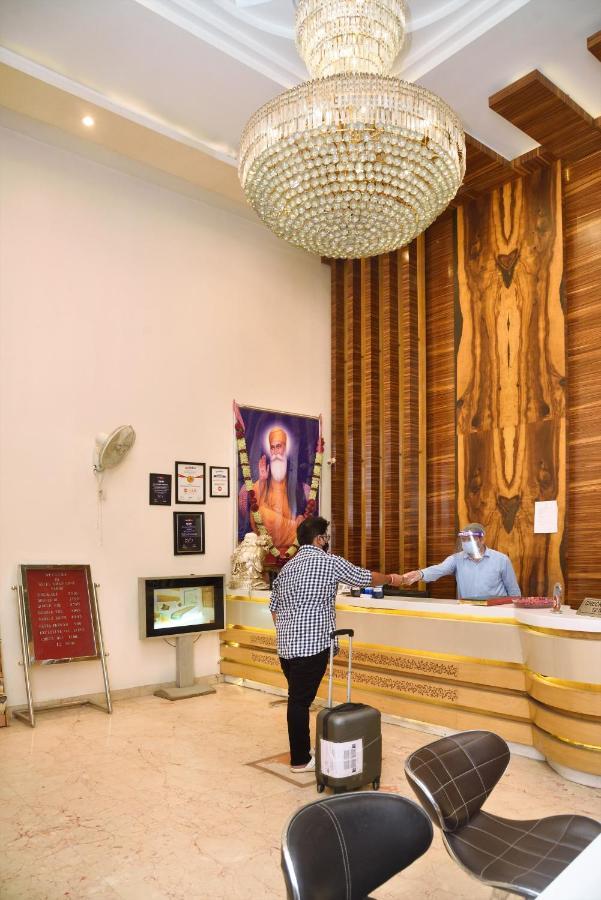 Aman Continental - 2Mins From Railway Station And 5 Mins From Metro Nova Deli Exterior foto