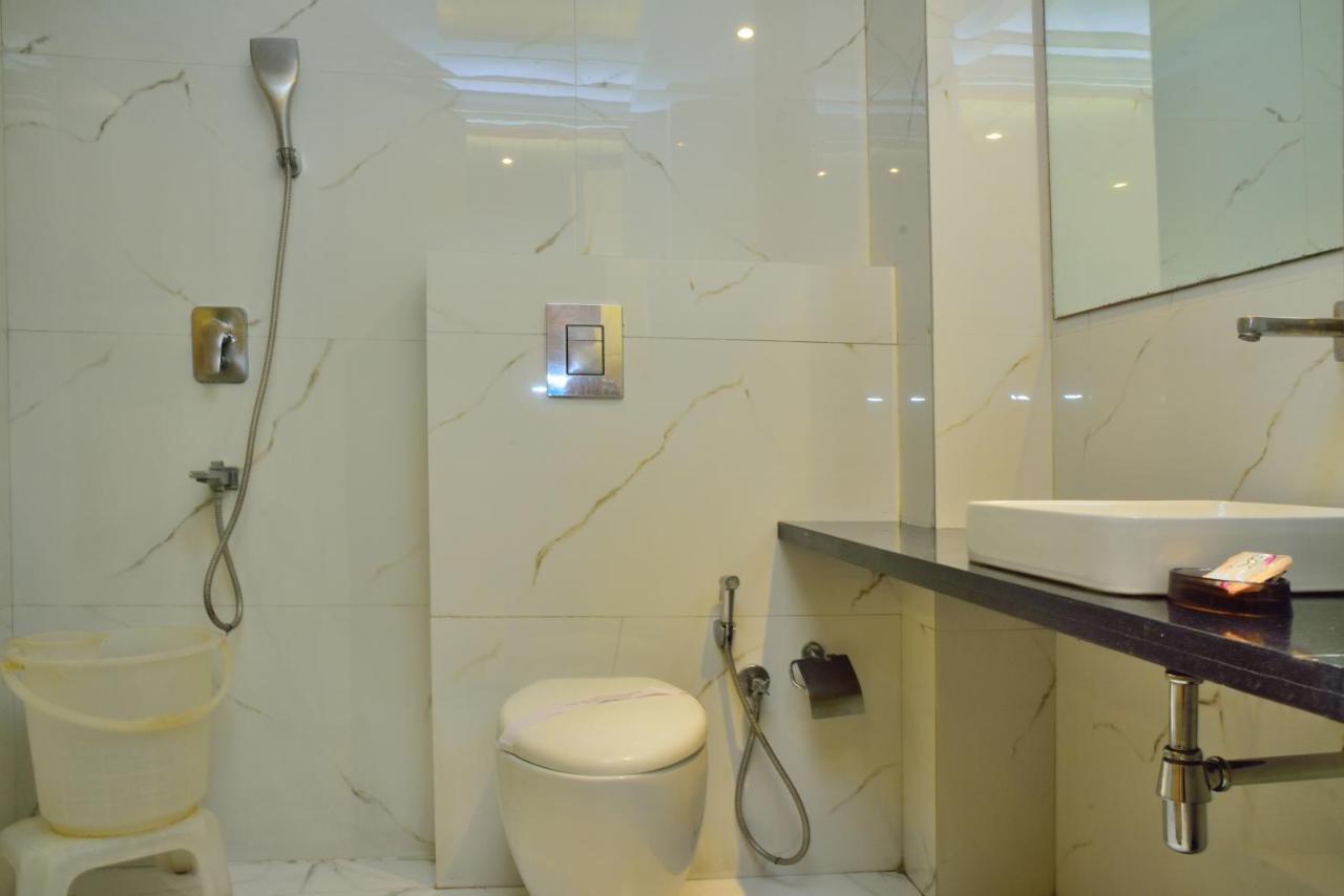 Aman Continental - 2Mins From Railway Station And 5 Mins From Metro Nova Deli Exterior foto