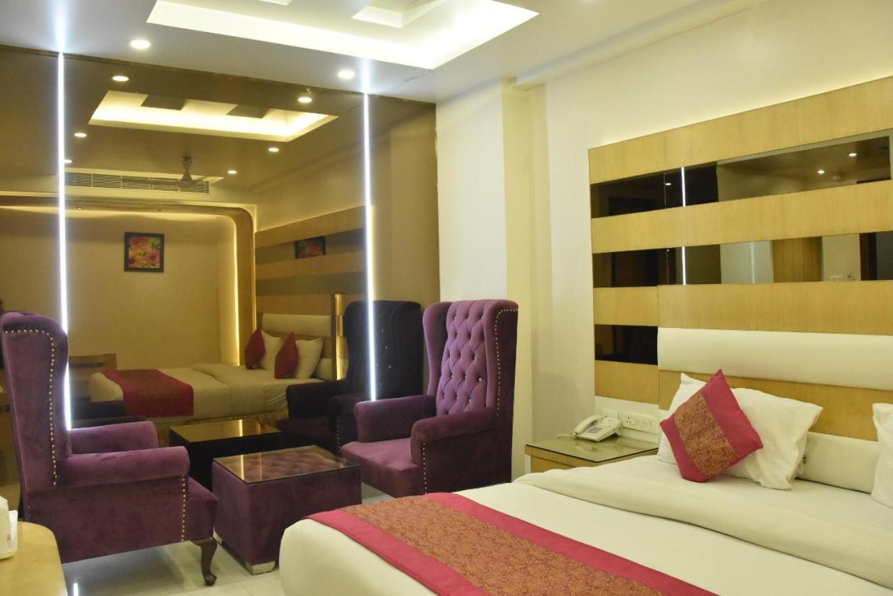 Aman Continental - 2Mins From Railway Station And 5 Mins From Metro Nova Deli Exterior foto