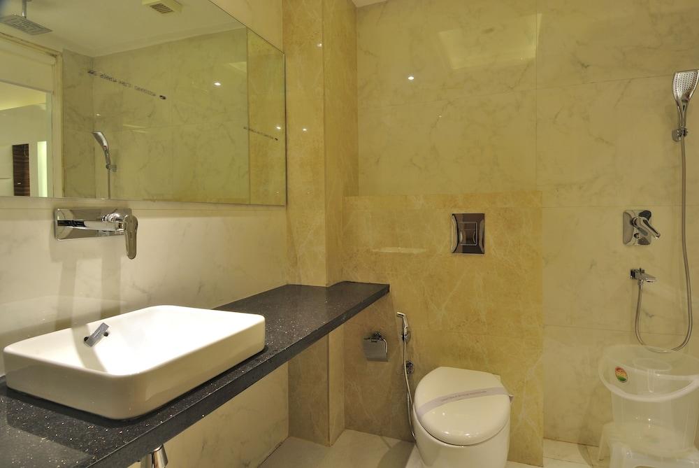 Aman Continental - 2Mins From Railway Station And 5 Mins From Metro Nova Deli Exterior foto