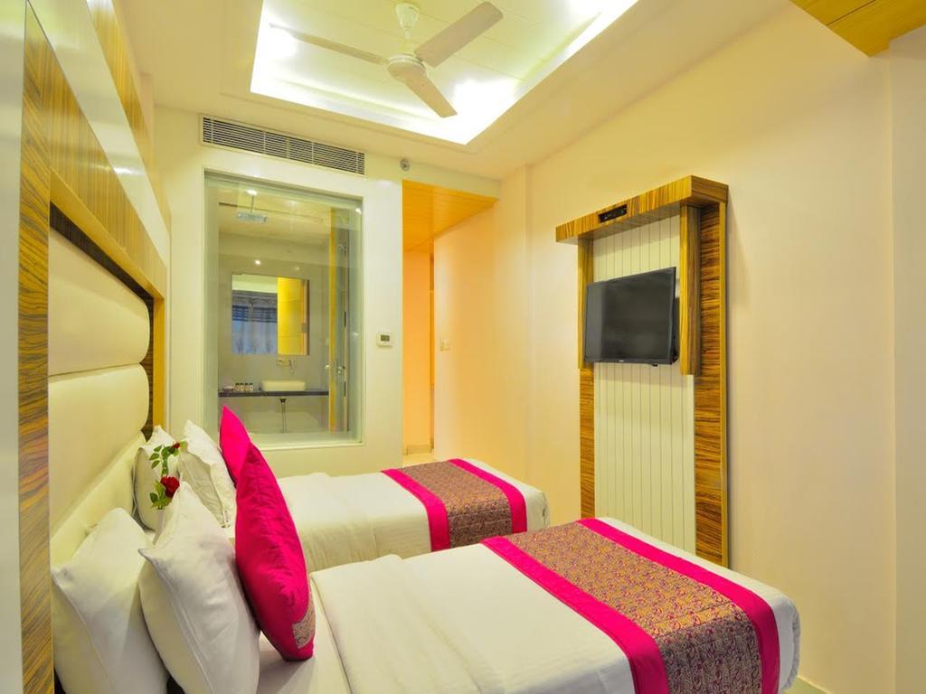 Aman Continental - 2Mins From Railway Station And 5 Mins From Metro Nova Deli Exterior foto