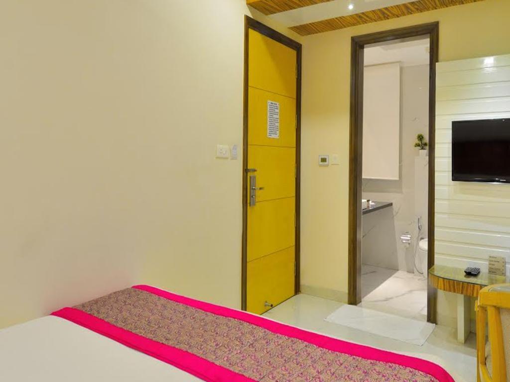 Aman Continental - 2Mins From Railway Station And 5 Mins From Metro Nova Deli Exterior foto