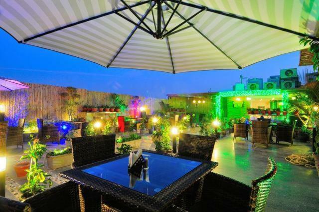 Aman Continental - 2Mins From Railway Station And 5 Mins From Metro Nova Deli Exterior foto